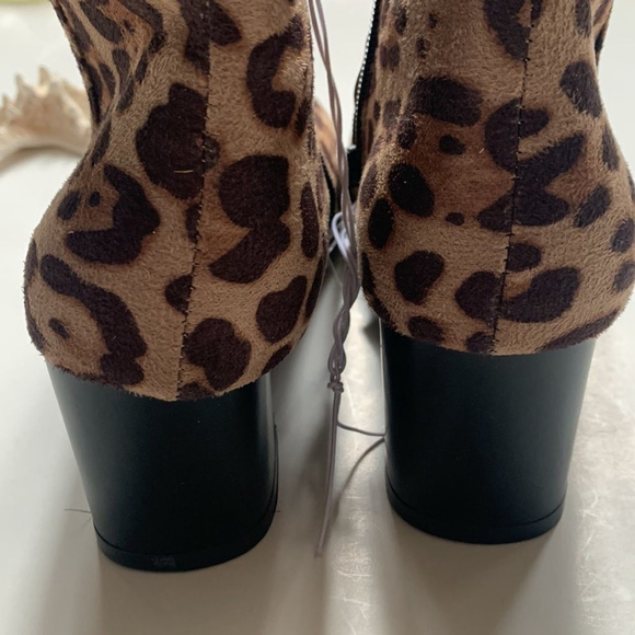 NWT Bobbie Brooks Leopard Print Ankle Booties - Picture 6 of 6